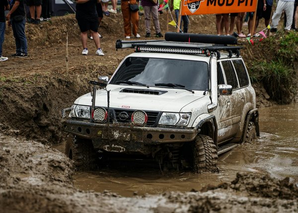 Conduire une voiture de sport à Paris : vivez l'adrénaline !
